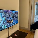Double With Private Wc In Shared House In Downtown ホームステイ リスボン