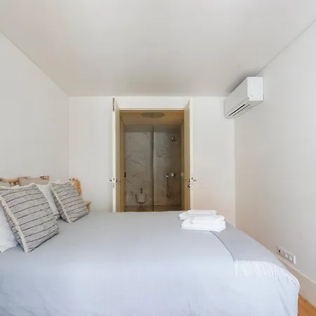 Double With Private Wc In Shared House In Downtown Privatunterkunft Lissabon
