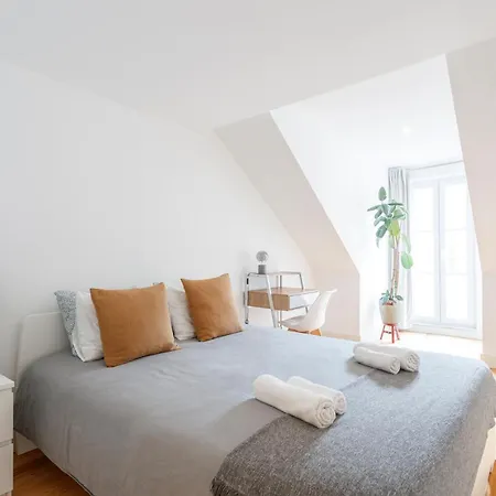 Double With Private Wc In Shared House In Downtown 홈스테이 리스본
