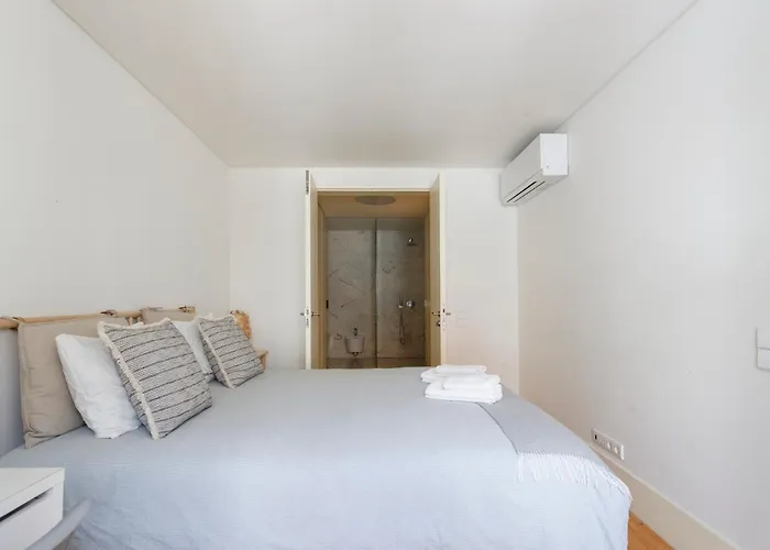 Double With Private Wc In Shared House In Downtown Homestay Lisbon
