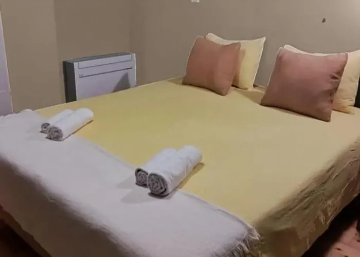 Privatunterkunft Double With Private Wc In Shared House In Downtown Lissabon