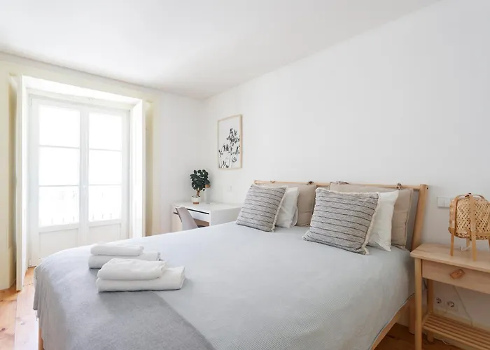 Double With Private Wc In Shared House In Downtown Rum i privatbostad Lisboa